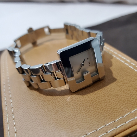 Gucci Ladies G Bezel Silver Dial Stainless Watch - Picture 3 of 16